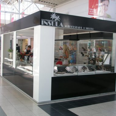 Schmuck Merchandise Kiosk Pavillon Mall Verkaufsstand Einkaufszentrum Indoor Cube
